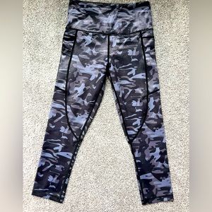 Zyia Camo Metallic Capri Leggings